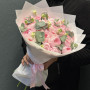 29 розовых ранункулюсов с эвкалиптом фото 4